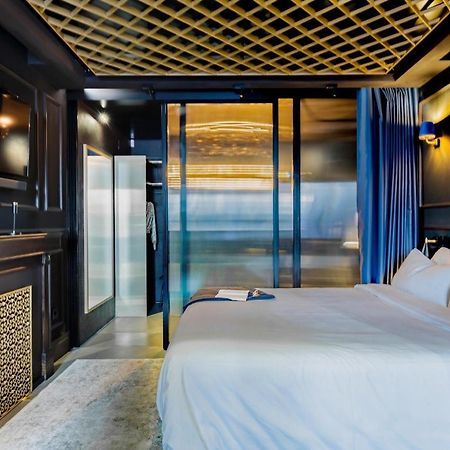 Suite Shibari By Justine Apartments Sobria Elegante Y Pecaminosa Apartamento Turistico En Madrid Rio Ngoại thất bức ảnh